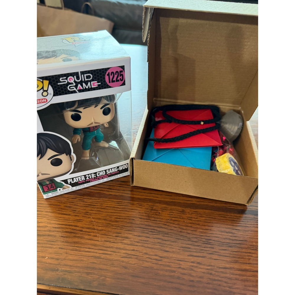 Funko Pop Squid Game Cho Sang-Woo #1225 & Korean Ddakji Folk Game Bundle New
